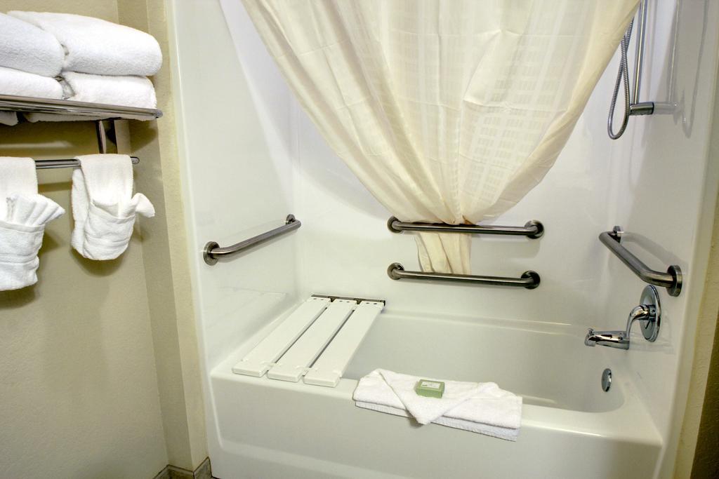 Cobblestone Inn & Suites-Winterset מראה חיצוני תמונה