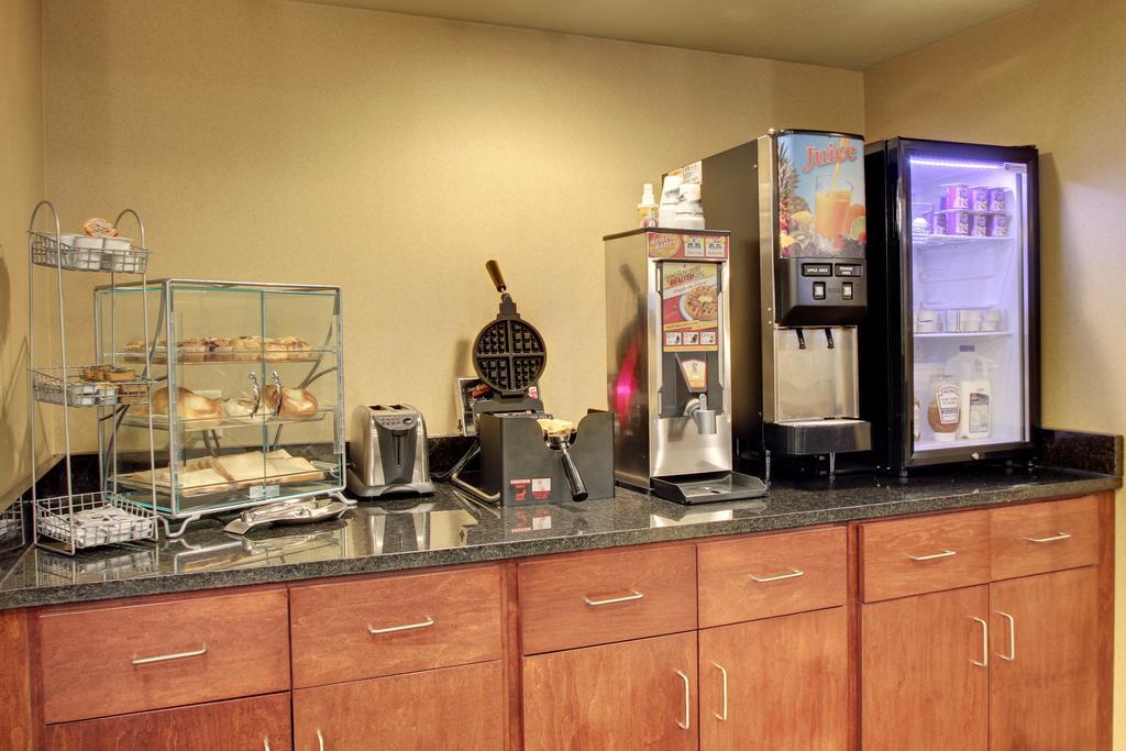 Cobblestone Inn & Suites-Winterset מראה חיצוני תמונה