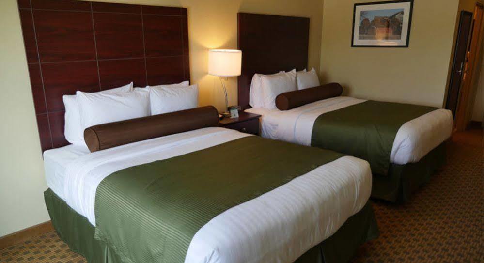 Cobblestone Inn & Suites-Winterset מראה חיצוני תמונה