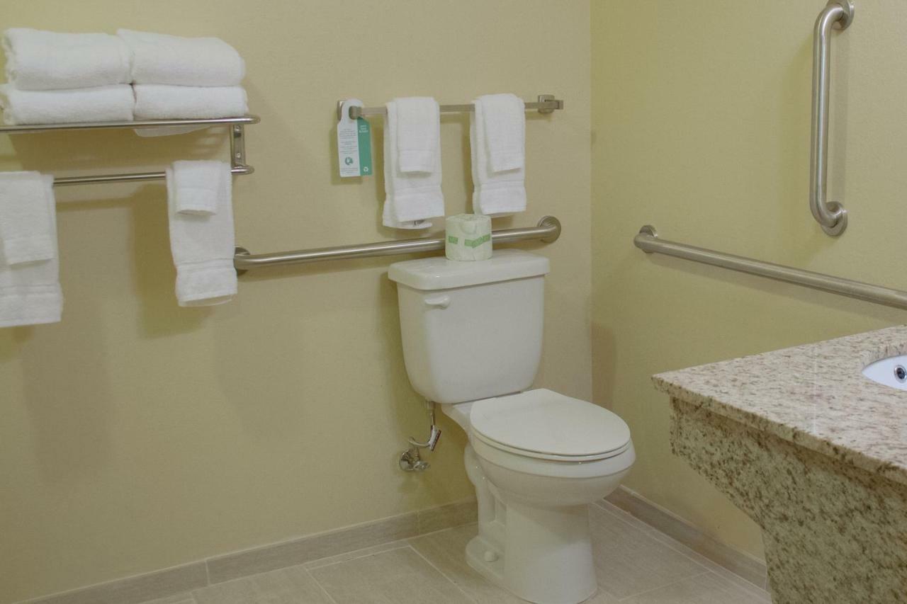 Cobblestone Inn & Suites-Winterset מראה חיצוני תמונה